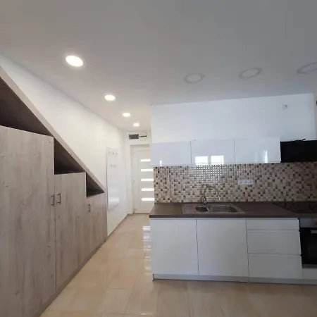 Apartment Paskom Apartman *